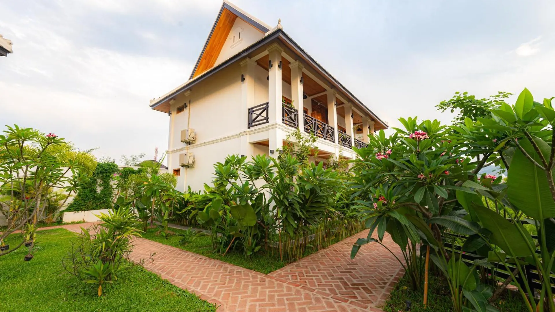 ****  Madilao Hotel Luang Prabang Laos